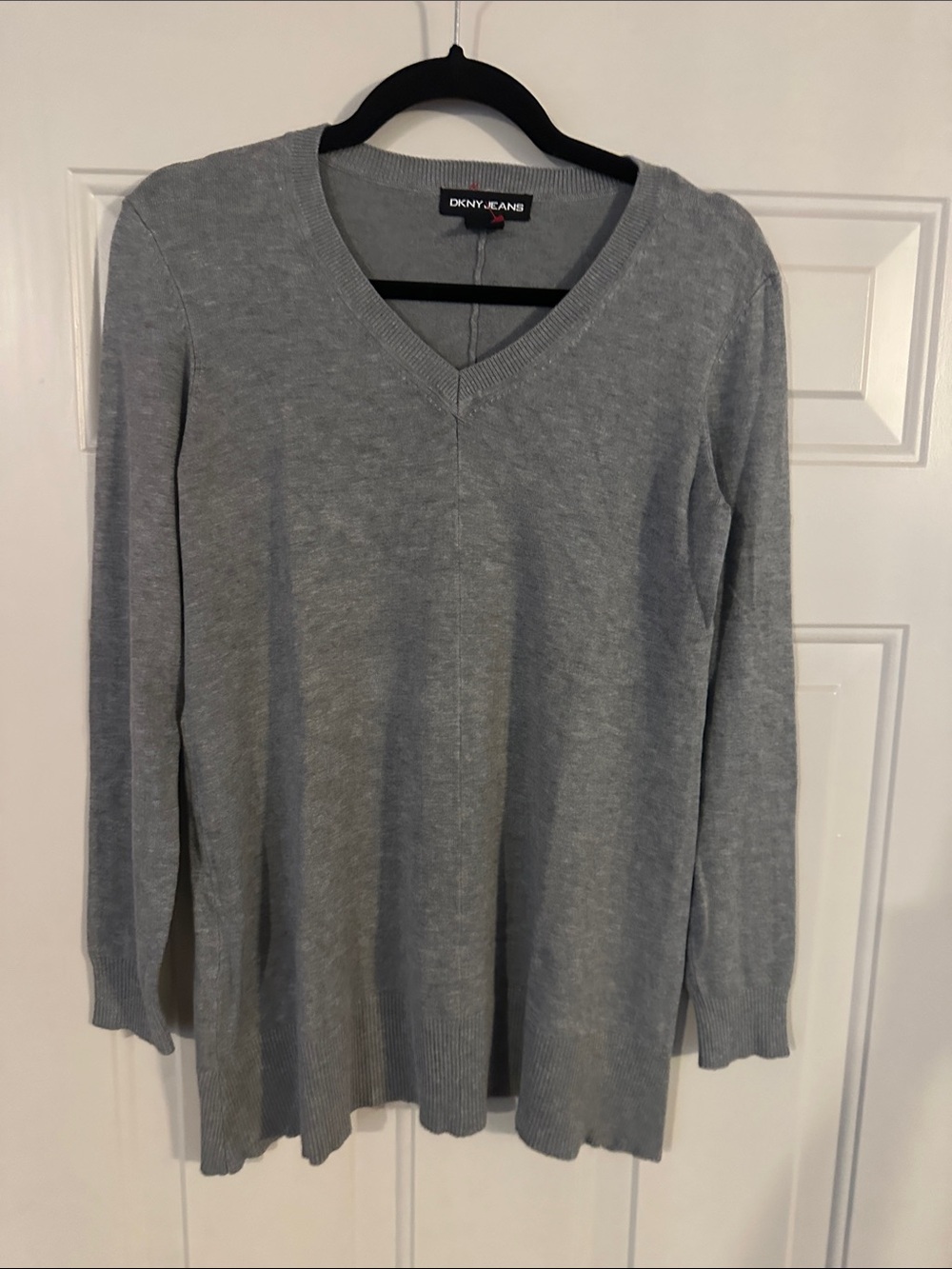 DKNY gray V neck Sweater Sz s ch